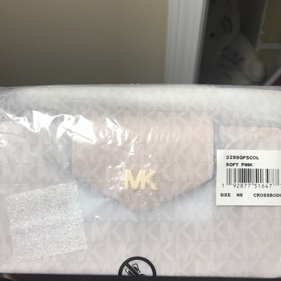 Michael Kors Leather Phone Crossbody in Soft Pink - Picture 3 of 3